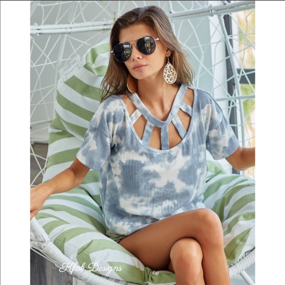NWOT cage-front blue white tie-dye top SOOO SOFT